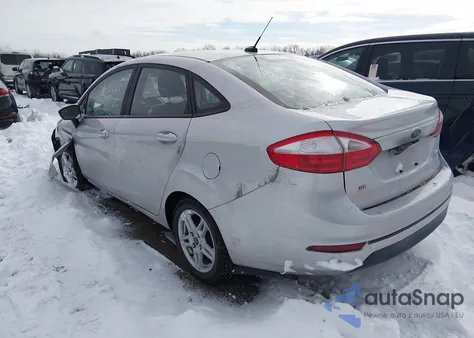 2018 Ford Fiesta Se z USA, uszkodzony, nr VIN 3FADP4BJ7JM135717